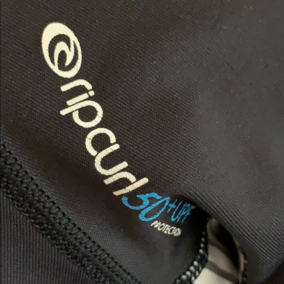 Rip Curl Rash Guard - Picture 4 of 7